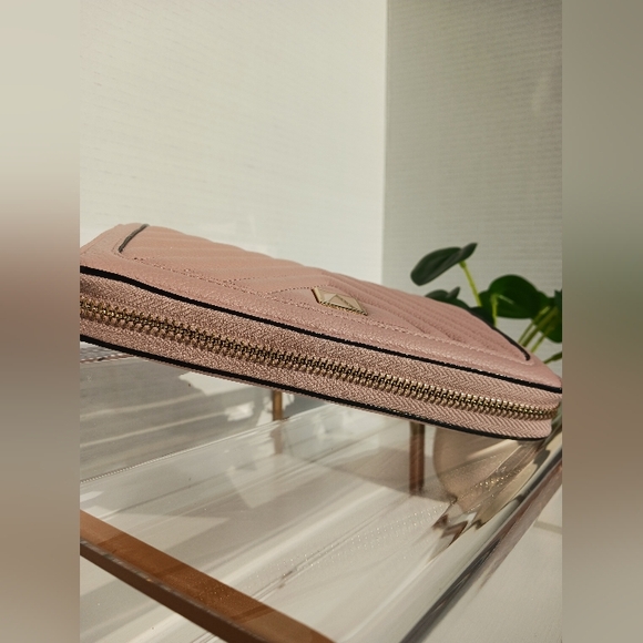 NWT Victoria's Secret - Wallet with Multiple Compartments - Picture 6 of 7